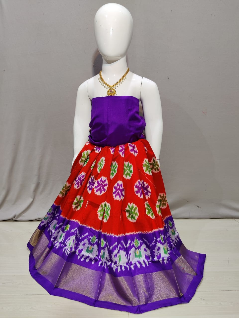 Handwoven Pochampally Ikkat Silk kids Lehenga IKTO5UYMESL
