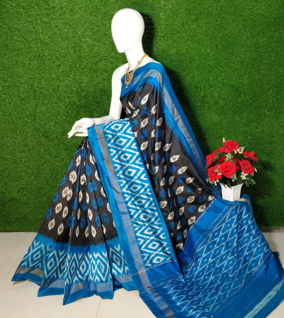 Pochampally Ikkat Silk Saree With  Beautiful Color Combination  IKTFFJVWKSS