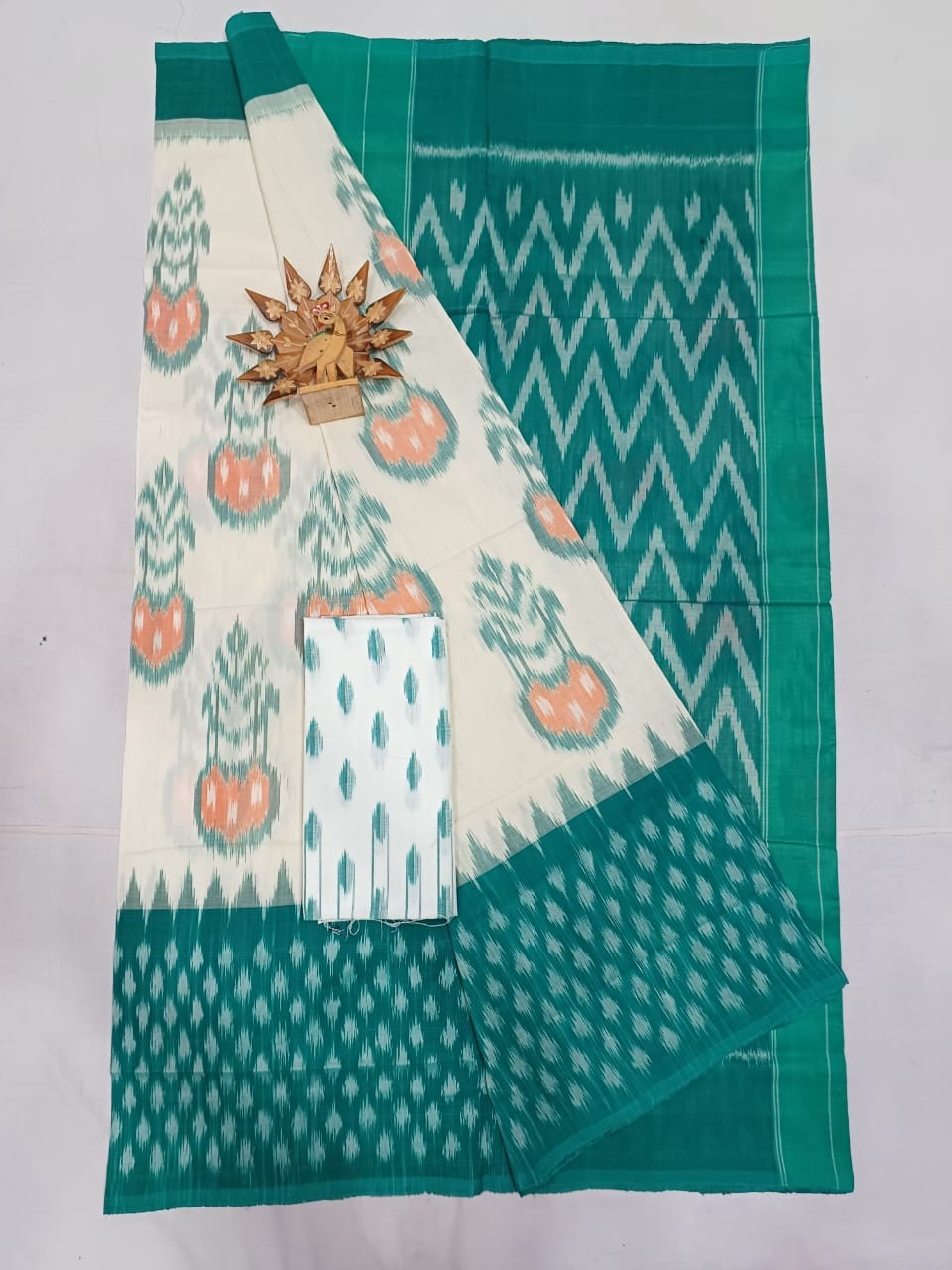 Pochampally Hand woven Ikkat Cotton Saree IKTBE7NLHCS