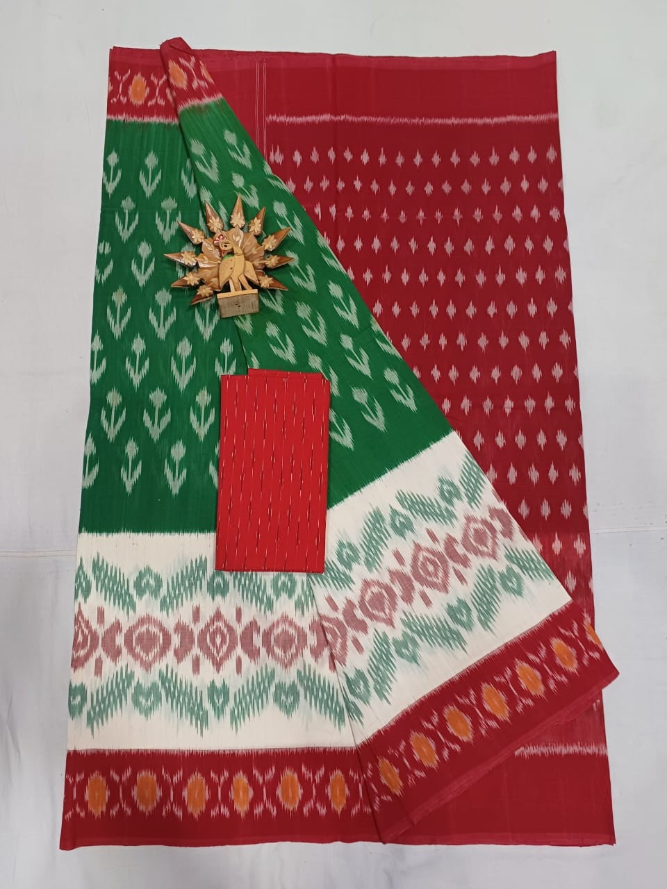 Pochampally Hand woven Ikkat Cotton Saree IKTH5OV5OCS