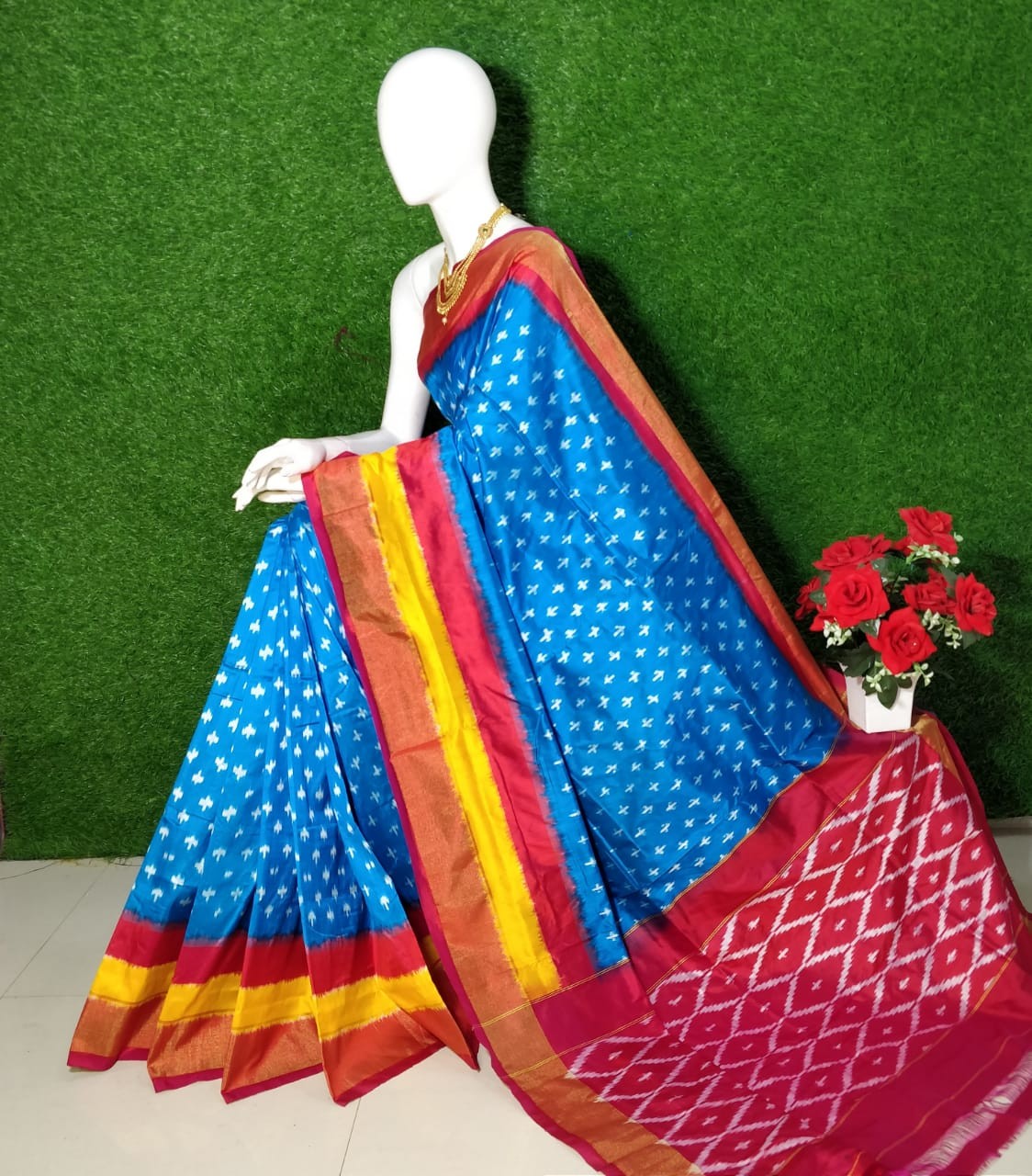 Pochampally Ikkat Silk Saree With  Beautiful Color Combination  IKTOA1VSGSS