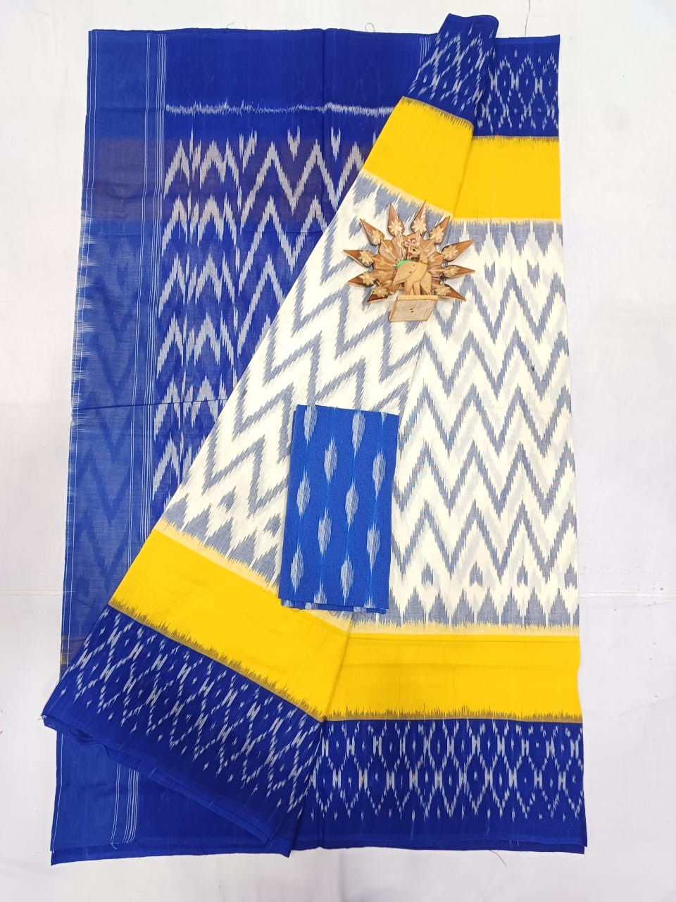 Pochampally Hand woven Ikkat Cotton Saree IKT0HGBL8CS