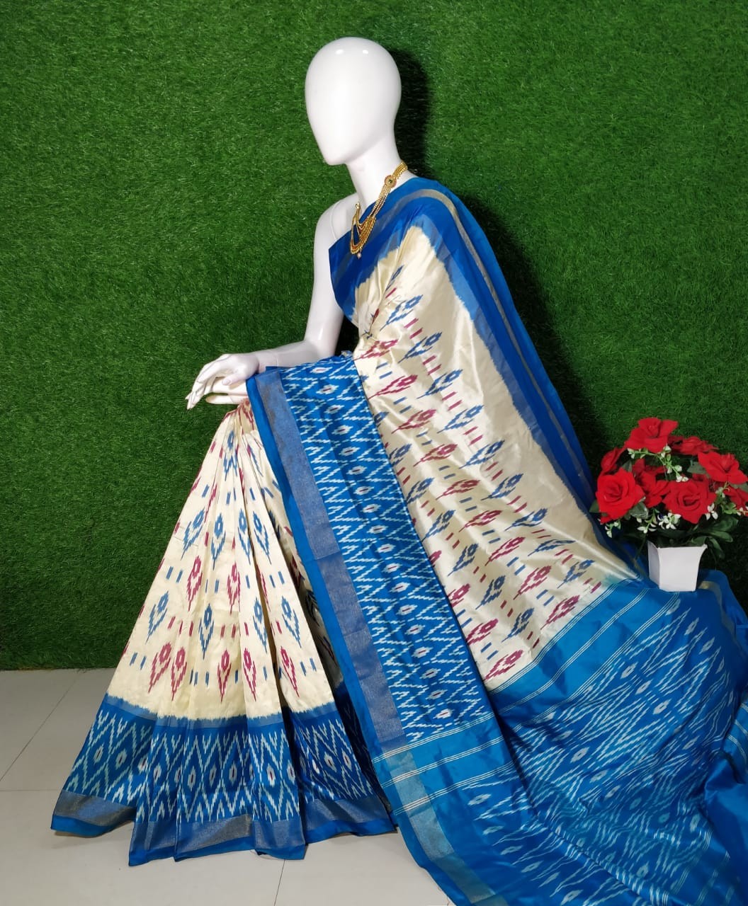 Pochampally Ikkat Silk Saree With  Beautiful Color Combination  IKTEPW5CGSS
