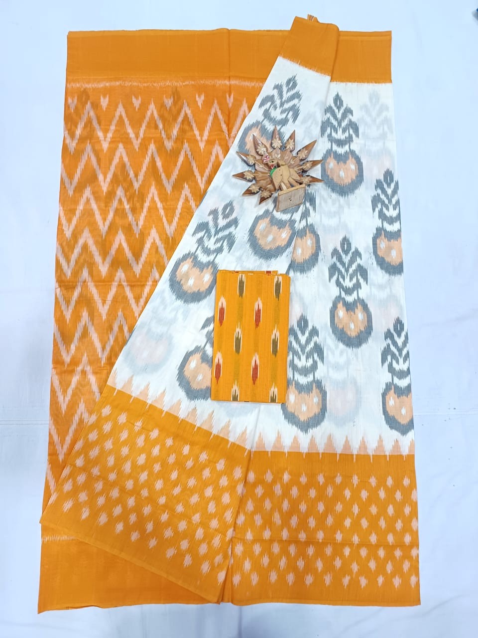 Pochampally Hand woven Ikkat Cotton Saree IKTB0ABNKCS