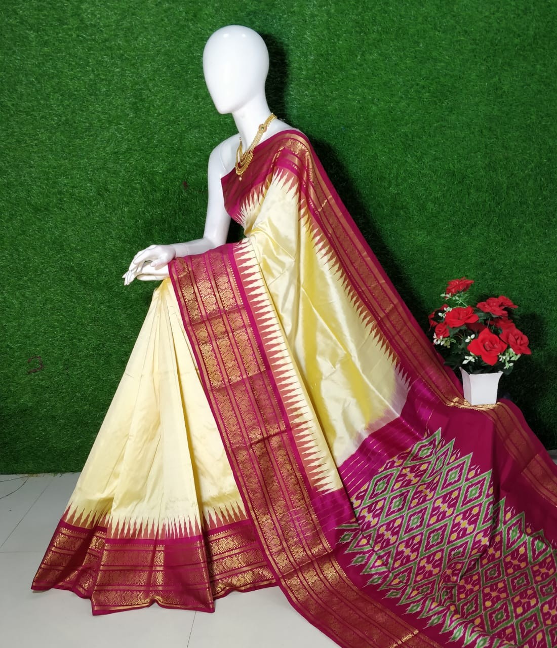 Ganga Jamuna Pochampally Ikkat Silk Saree With Kanchivaram Zari Border IKTA7AD64SS