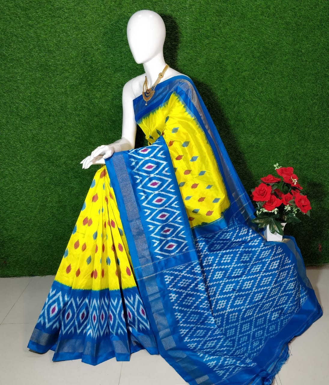 Pochampally Ikkat Silk Saree With  Beautiful Color Combination  IKTIM9NQCSS