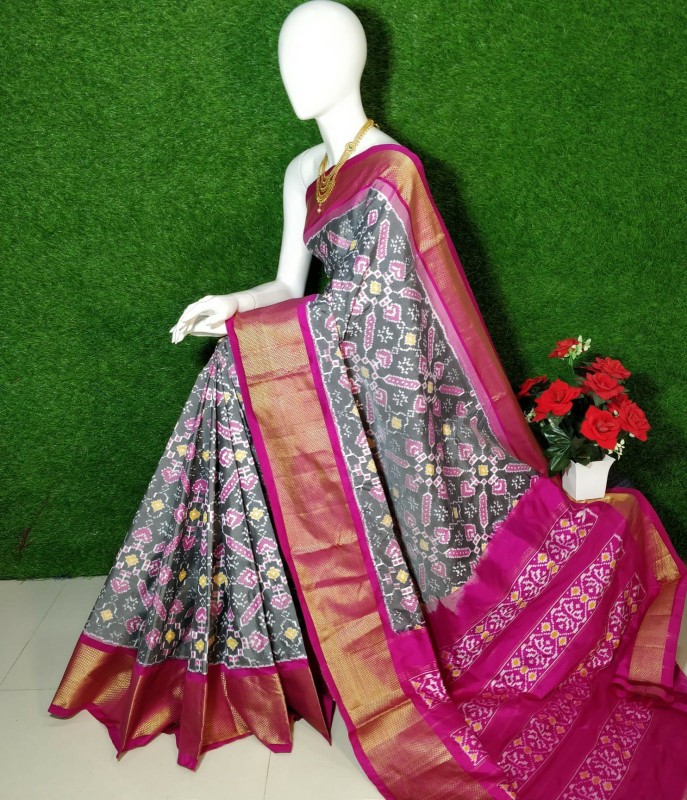 Exclusive Ikkat Pochampally Designer Pattern with Zari Kaddi Border Saree IKTZIBOCTSS