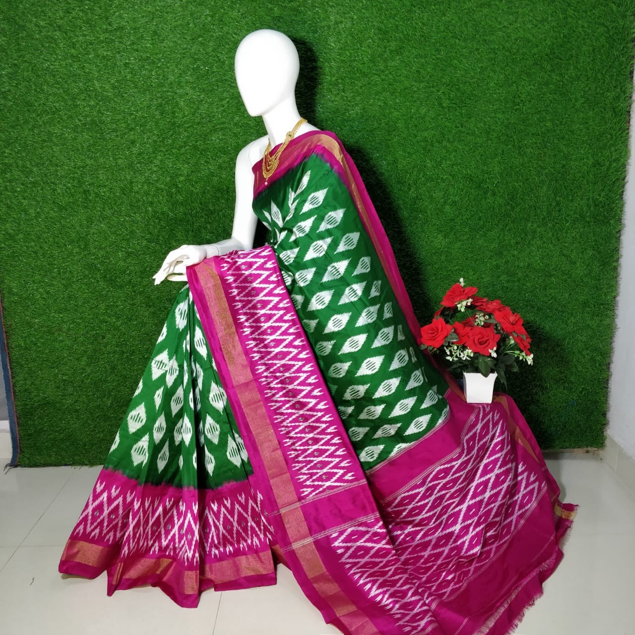 Pochampally Ikkat Silk Saree With  Beautiful Color Combination  IKTCCJIM1SS