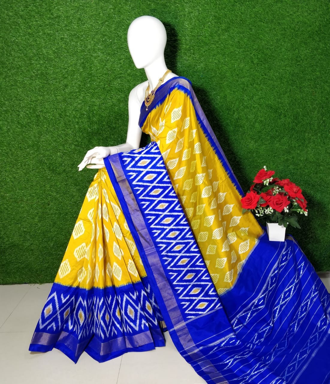 Pochampally Ikkat Silk Saree With  Beautiful Color Combination  IKTH6VFH2SS