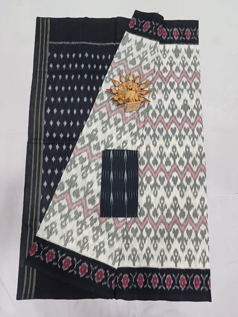 Pochampally Hand woven Ikkat Cotton Saree IKT8MJQR7CS