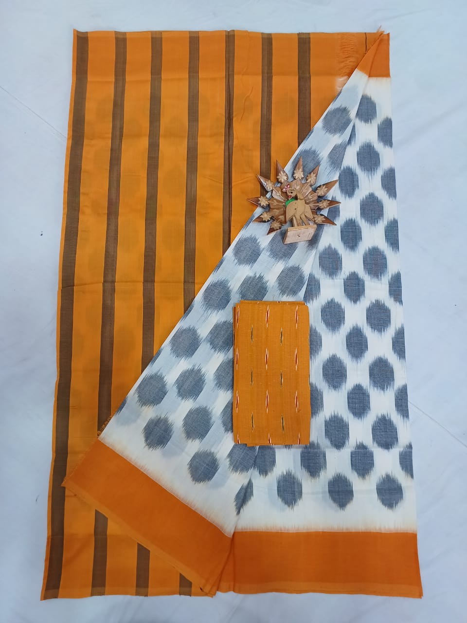 Pochampally Hand woven Ikkat Cotton Saree IKTJQCN7LCS