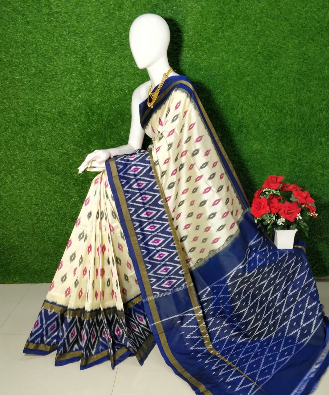 Pochampally Ikkat Silk Saree With  Beautiful Color Combination  IKTO7Y5NGSS