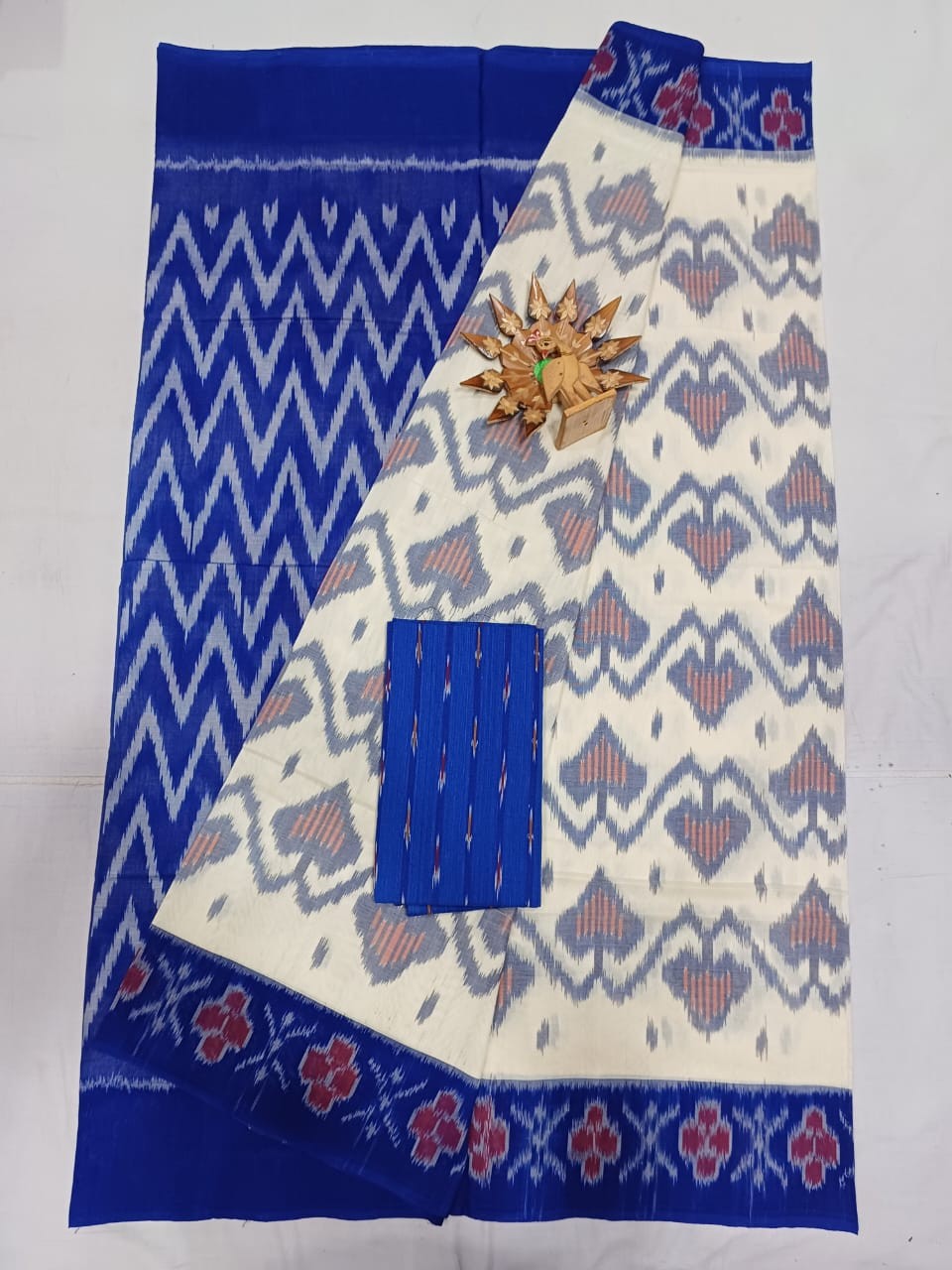 Pochampally Hand woven Ikkat Cotton Saree IKTBUX1GHCS