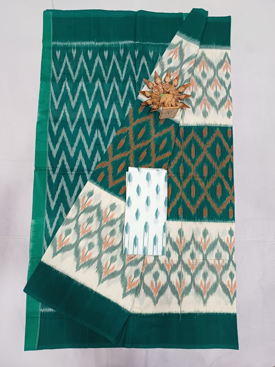 Pochampally Hand woven Ikkat Cotton Saree IKTA2Z3JFCS