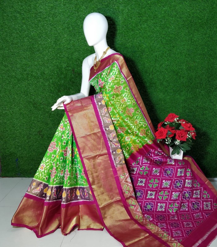 Exclusive Ikkat Pochampally Designer Pattern with Zari Kaddi Border Saree IKT3RVZWXSS