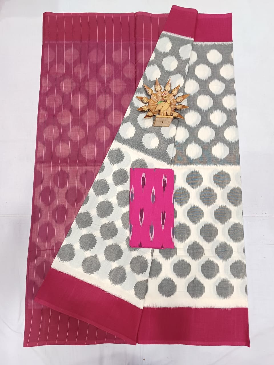 Pochampally Hand woven Ikkat Cotton Saree IKTDLJKKVCS