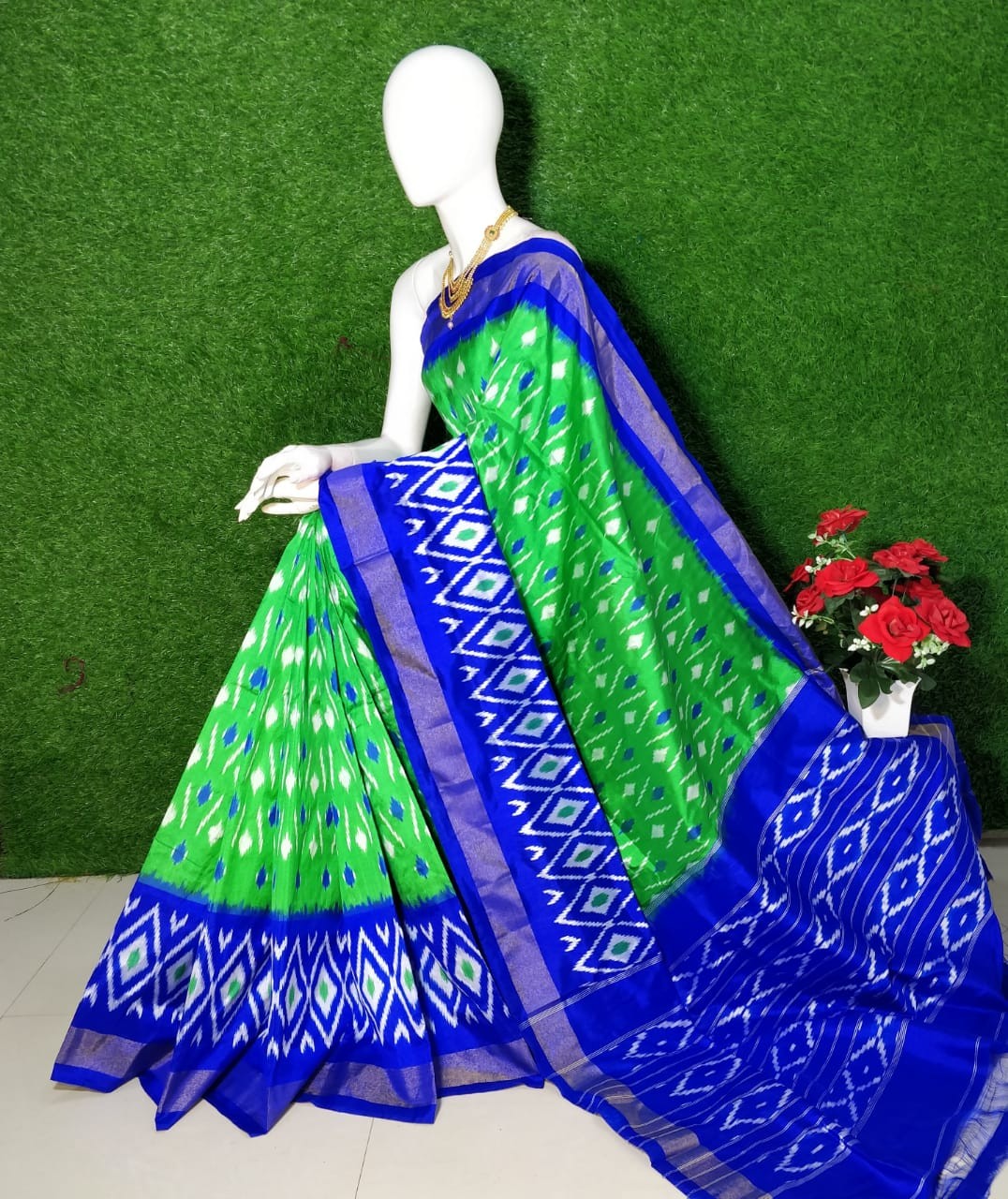 Pochampally Ikkat Silk Saree With  Beautiful Color Combination  IKTIQXAUBSS