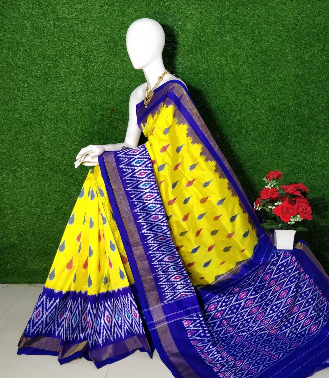 Pochampally Ikkat Silk Saree With  Beautiful Color Combination  IKTBYE1FVSS