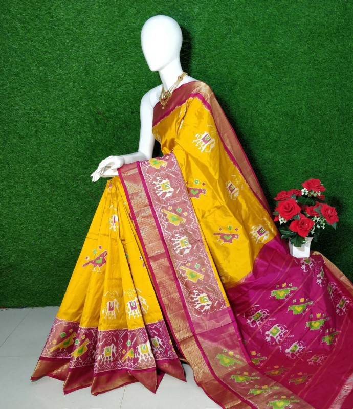 Exclusive Ikkat Pochampally Designer Pattern with Zari Kaddi Border Saree IKTZXWBEJSS