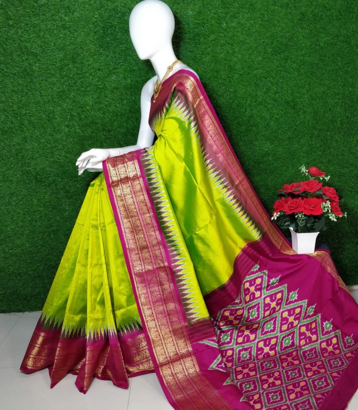 Ganga Jamuna Pochampally Ikkat Silk Saree With Kanchivaram Zari Border IKTBMQ537SS